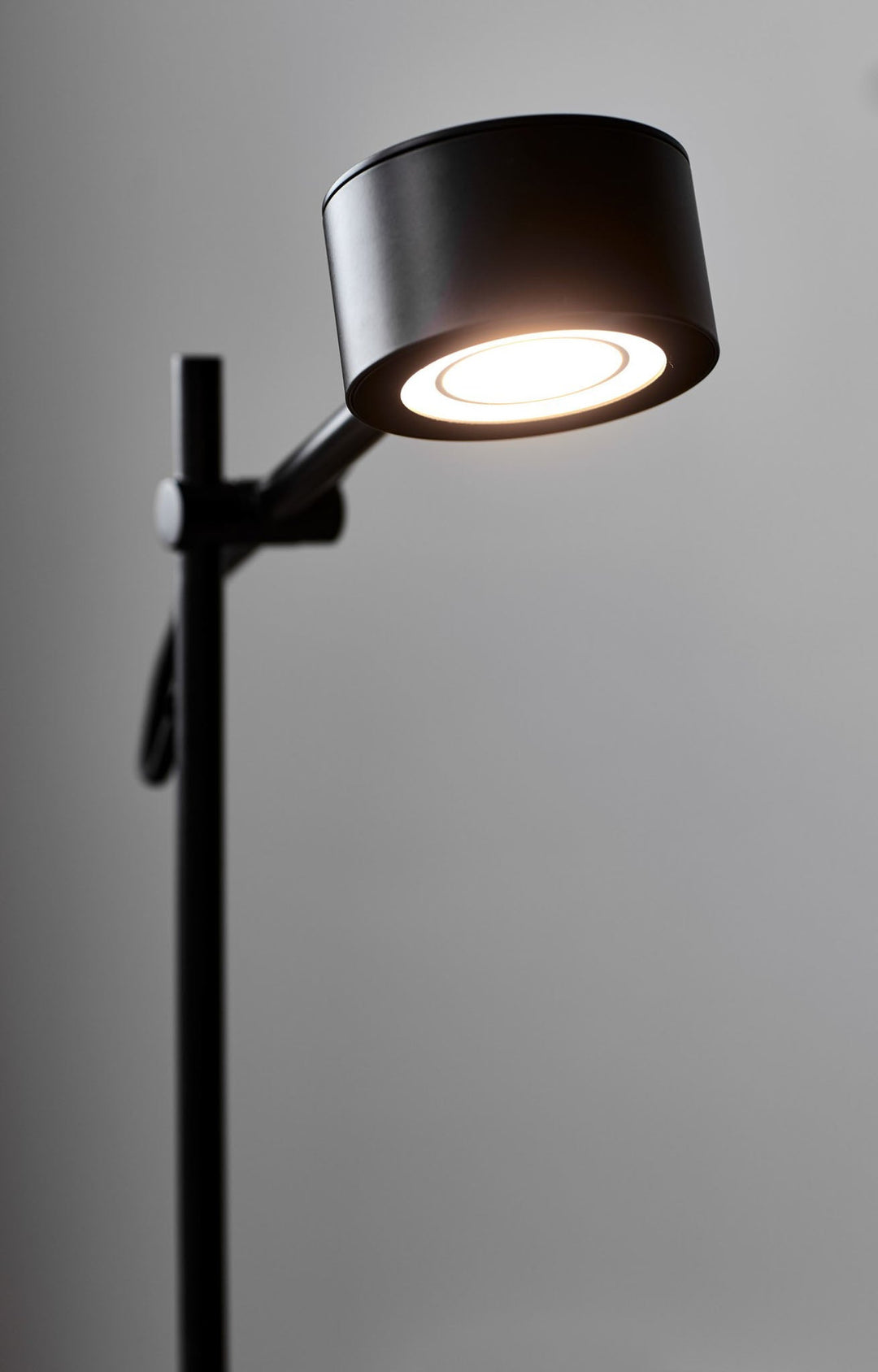 Nordlux Clyde Table Lamp – Adjustable Minimalist Design with Moodmaker™ Function in Black 2010844003