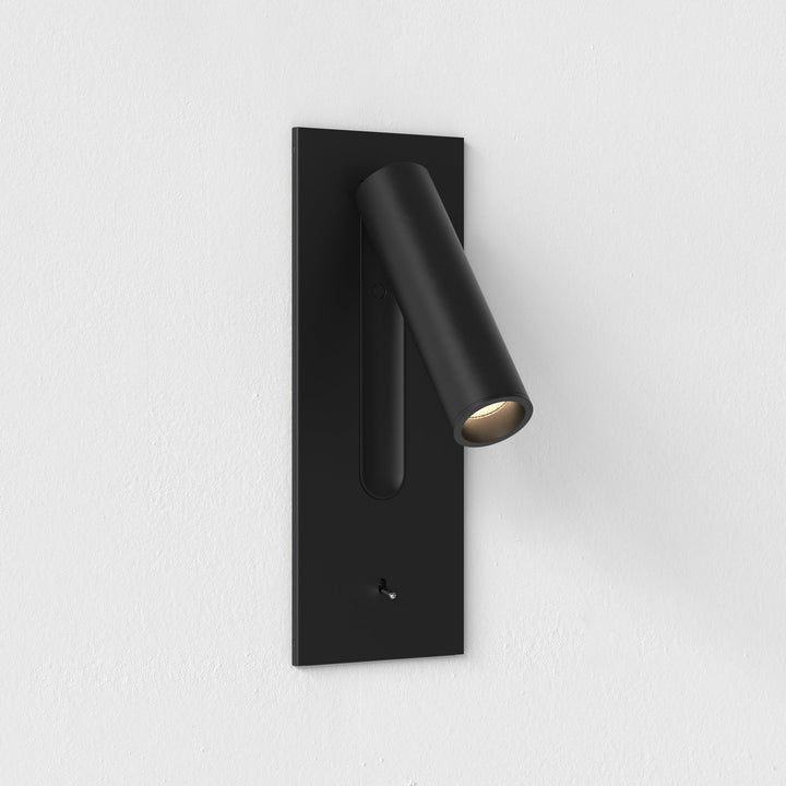 Astro Fuse 3 Toggle LED Reading Light in Matt Black finish