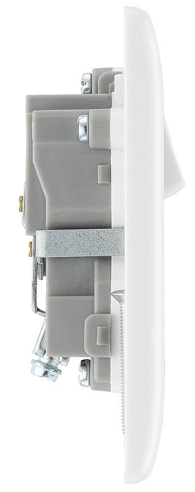800 Series 13A 1-Gang Switched Socket with Indicator - Prisma Lighting