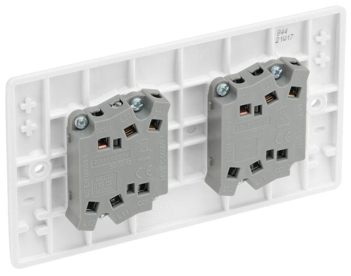 800 Series 10AX 4-Gang 2-Way Switch - Prisma Lighting