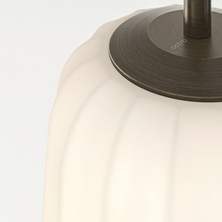 Close-up of fluted duplex glass shade on Veo 180