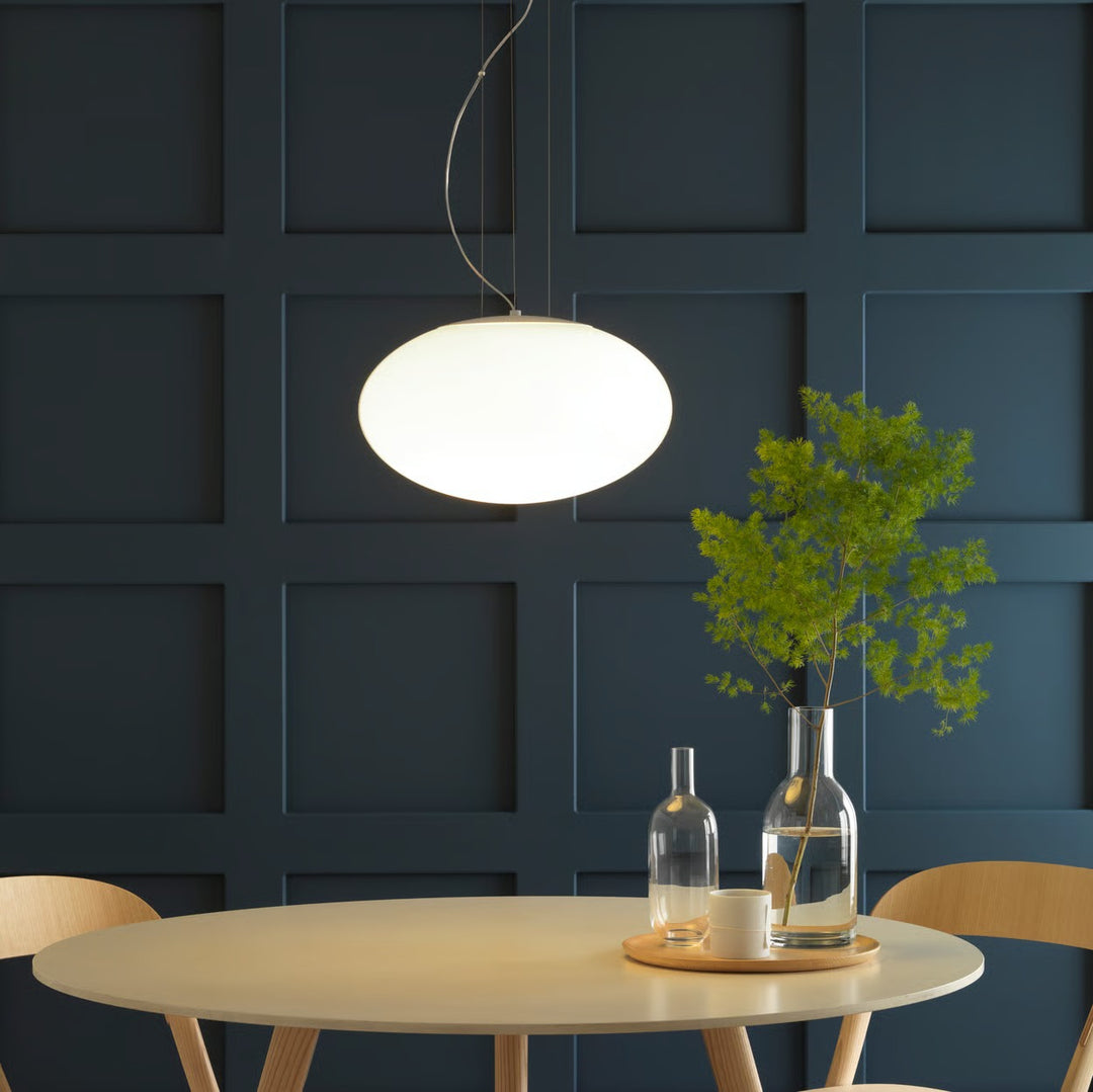Interior scene with Zeppo Pendant 400 above table