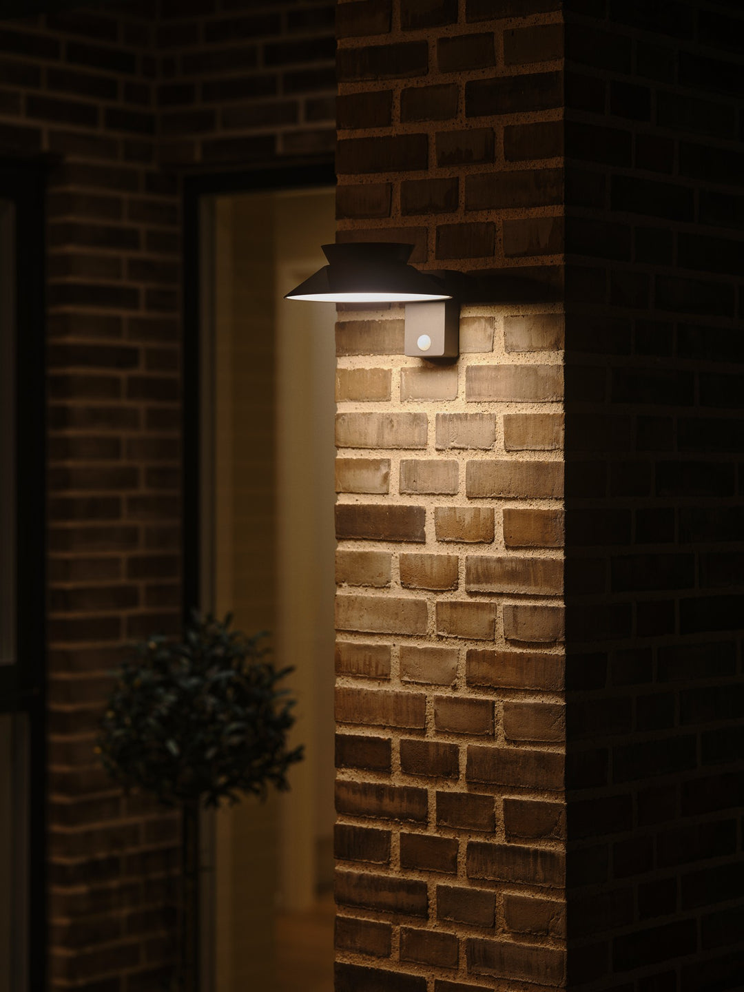 Justina Wall | Solar Light | Anthracite