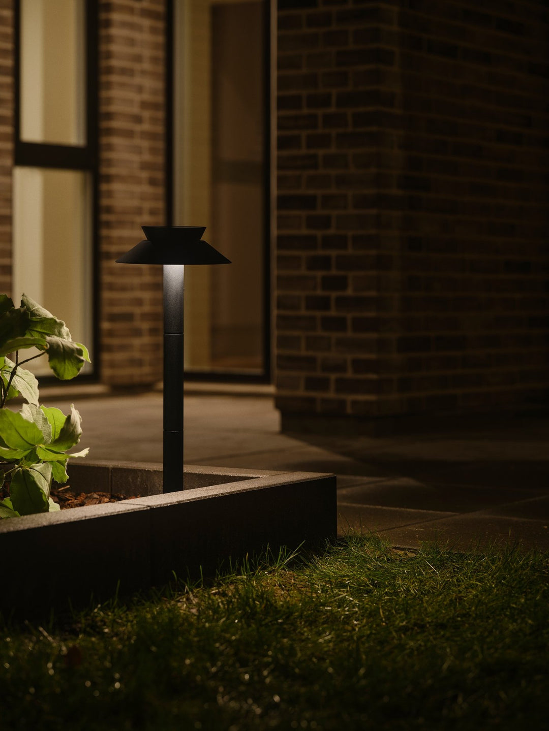 Justina Garden | Solar Light | Black
