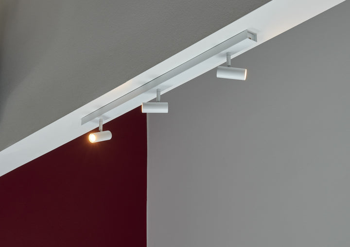 Omari | 3-Rail | White SpotLight Light White