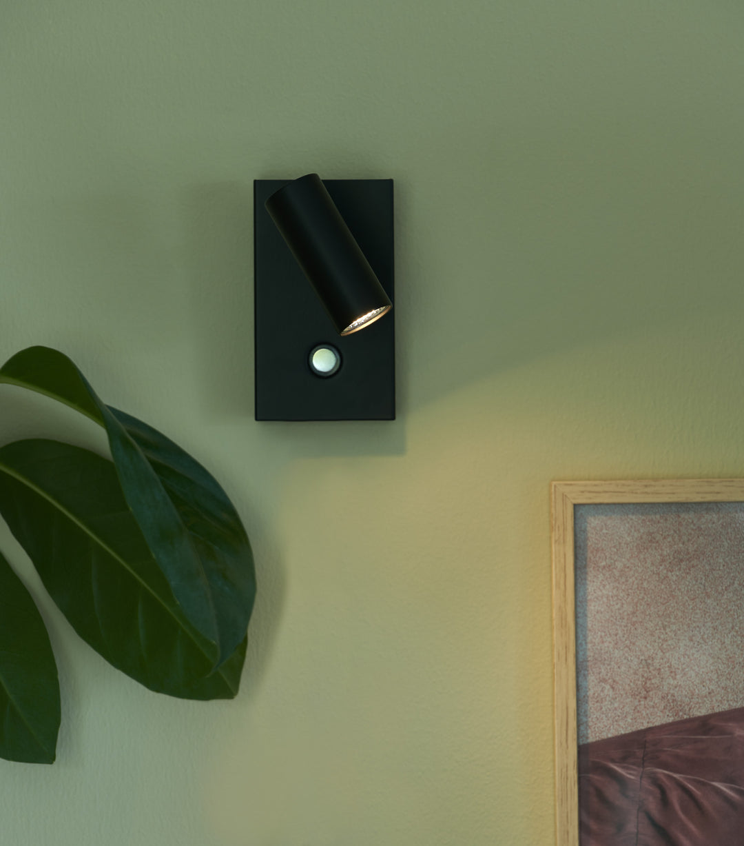 Omari | Wall | Black Wall Light Black