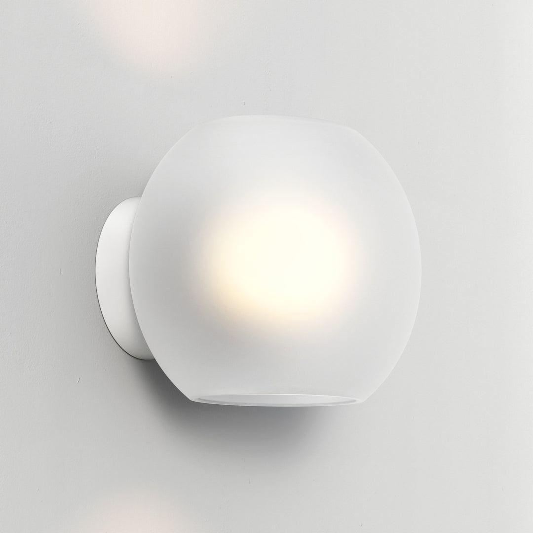 Astro Luna | Matt White | Wall Light 1489001