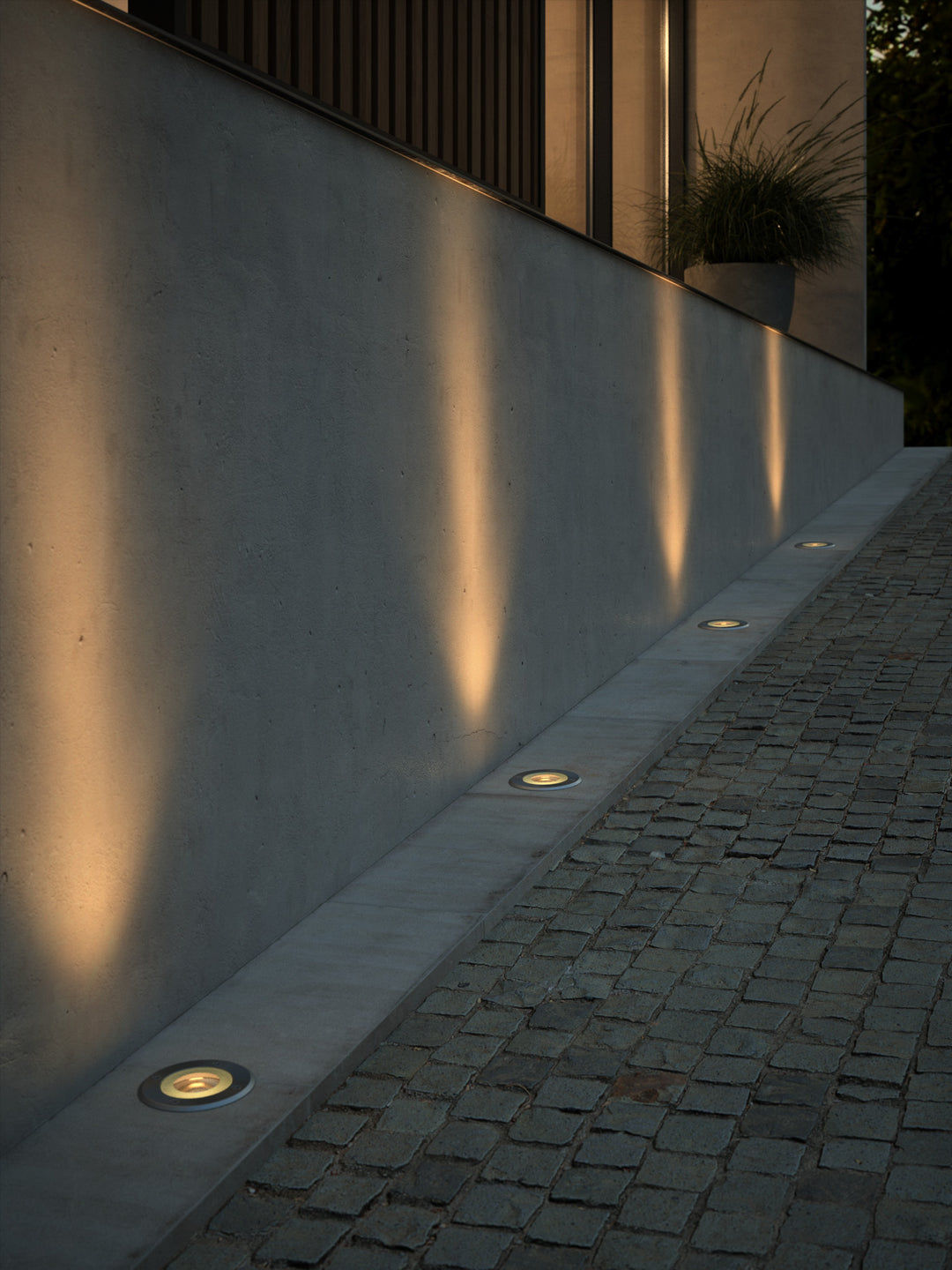 Andor Round | Ground | SS GroundRes Light Stainless steel