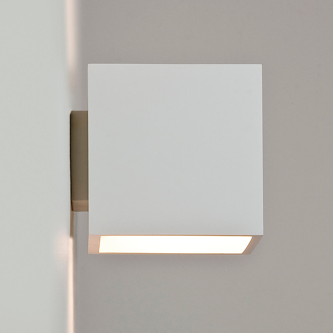 Close-up of Pienza 140’s smooth plaster finish and cubic silhouette