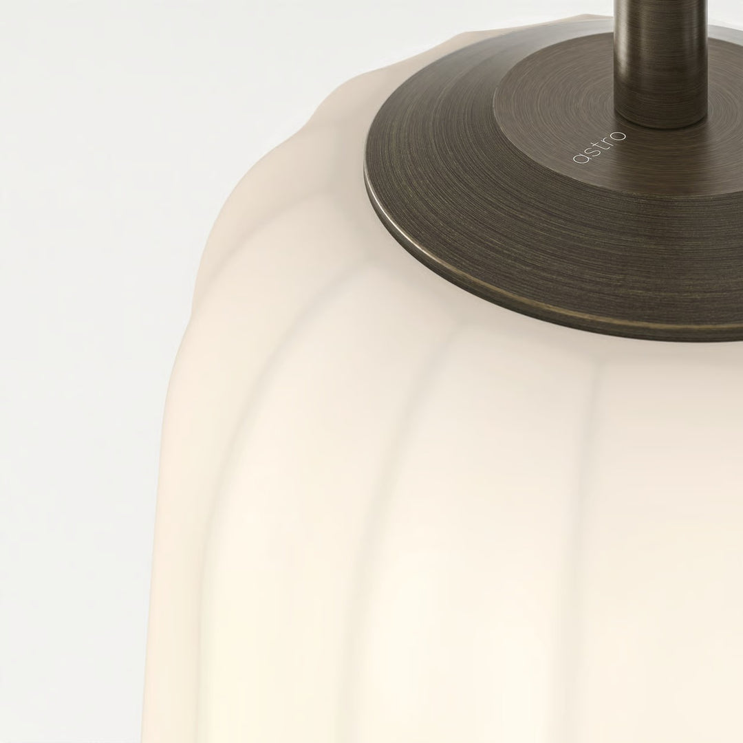 Close-up of fluted duplex glass shade on Veo 180