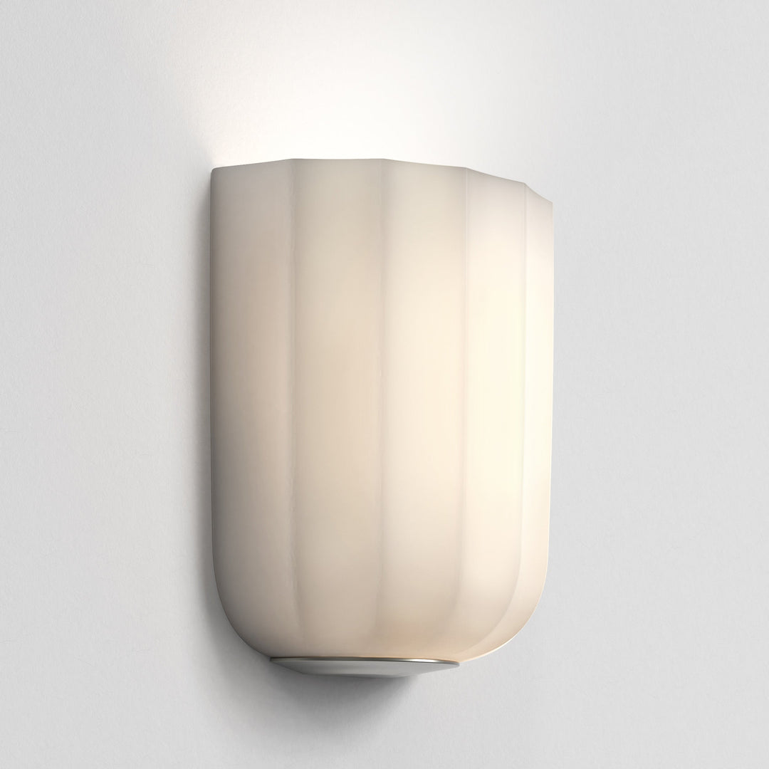 Side profile of Veo wall light showing 100 mm depth