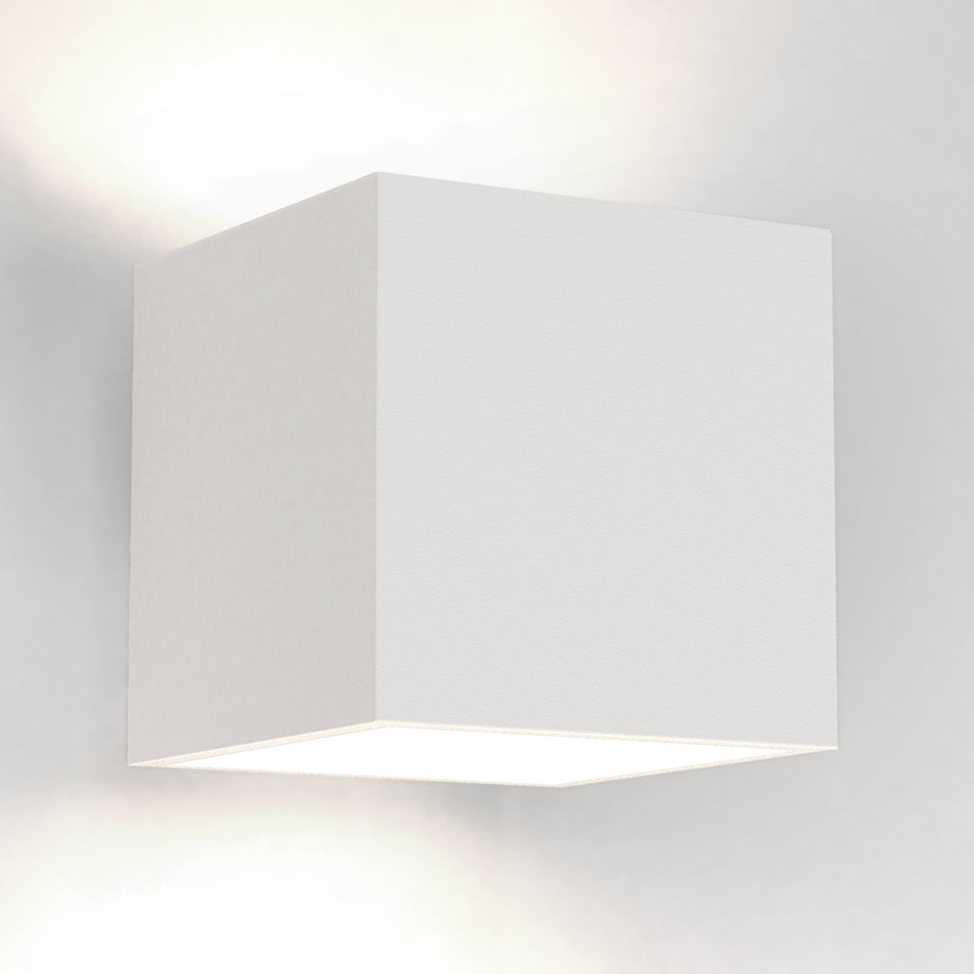 Close-up of Pienza 165’s paintable plaster cube with indirect illumination
