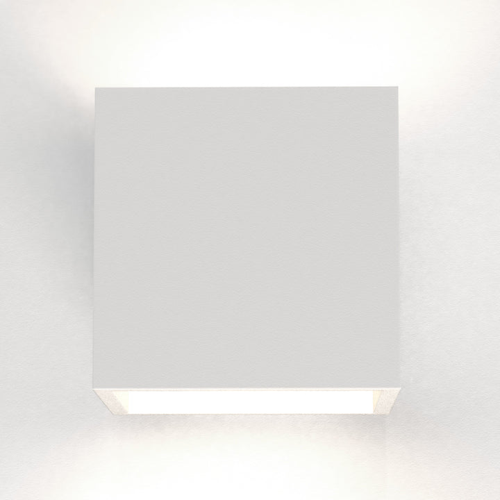 Pienza 165 installed in a hallway, creating ambient wall wash