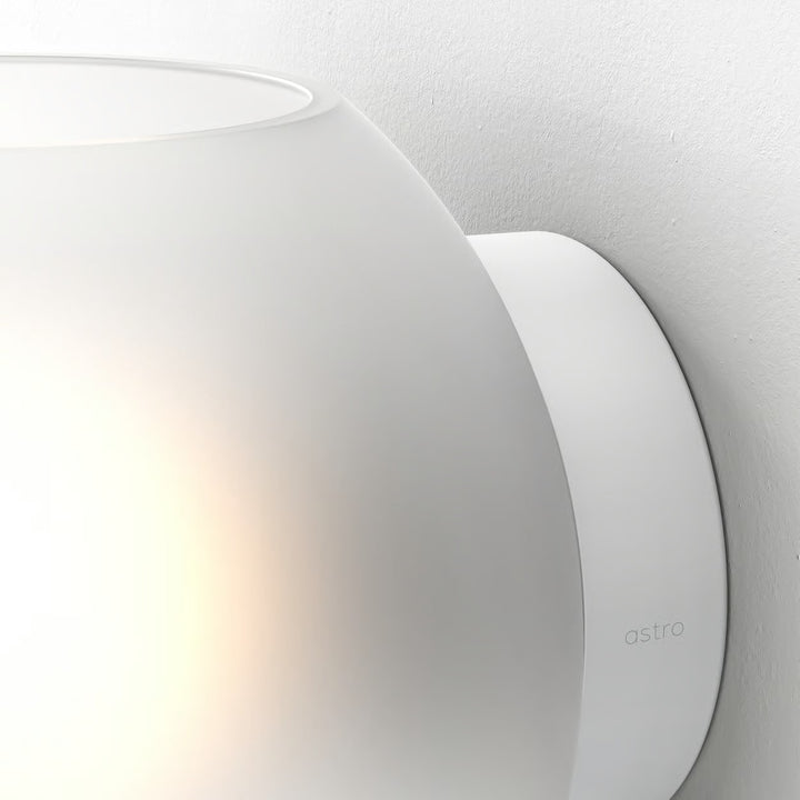 Luna | Matt White | Wall Light