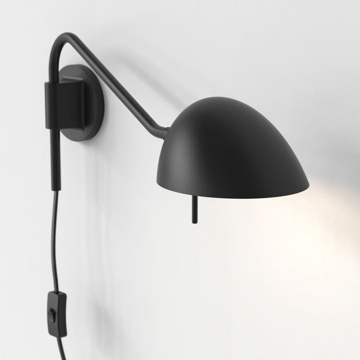 Close-up of Serge's adjustable head and inline switch with sleek matt finish